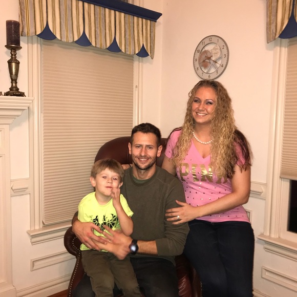 Meet your Posher, Amanda! - Picture 2 of 8